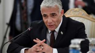 Israels Au&szlig;enminister Lapid zu historischem Staatsbesuch in Bahrain eingetroffen