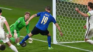 Italien stillt die brennende Sehnsucht - England am Boden