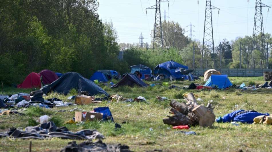 Sicherheitskr&auml;fte r&auml;umen Migrantenlager mit mehr als 1000 Menschen in Grande-Synthe
