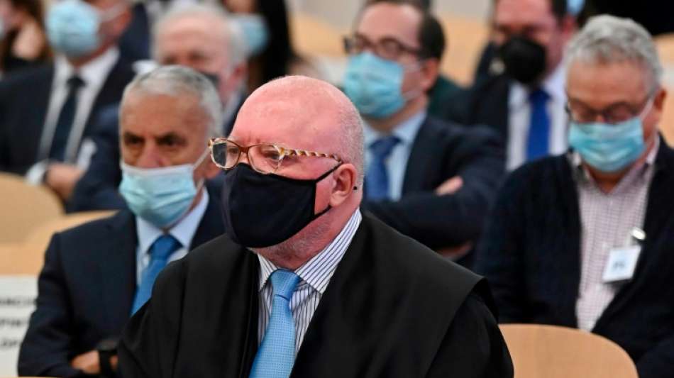 Ex-Polizist wegen mutma&szlig;licher Bespitzelung von spanischen Promis vor Gericht