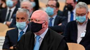 Ex-Polizist wegen mutma&szlig;licher Bespitzelung von spanischen Promis vor Gericht