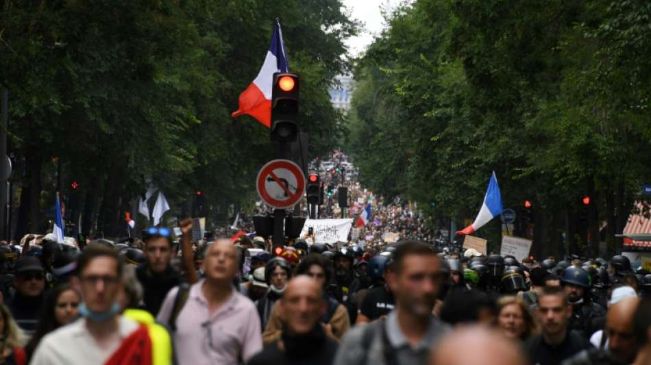 Zehntausende demonstrieren in Frankreich gegen Gesundheitspass und Impfpflicht