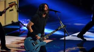 Rockmusiker Dave Grohl wird bei Abba zur Dancing Queen