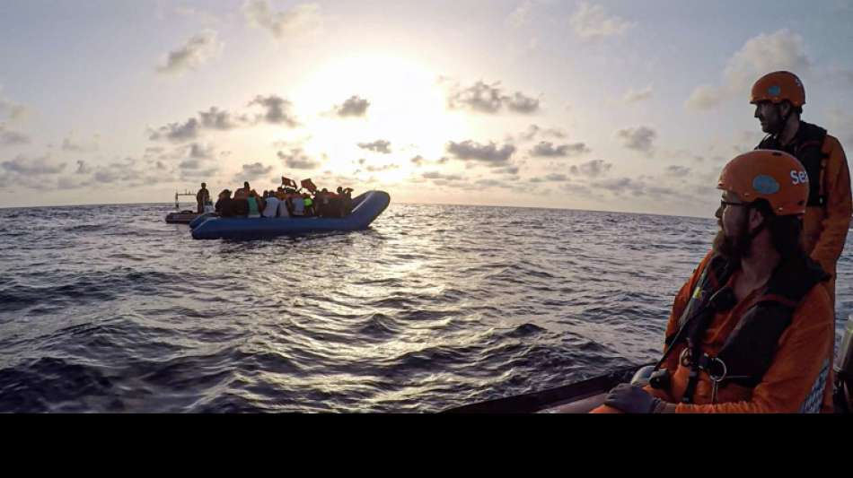 40 Migranten von Rettungsschiff "Alan Kurdi" in Malta an Land gegangen