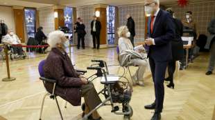 Tschentscher fordert mehr Corona-Impfstoff für Hamburger Gesundheitspersonal