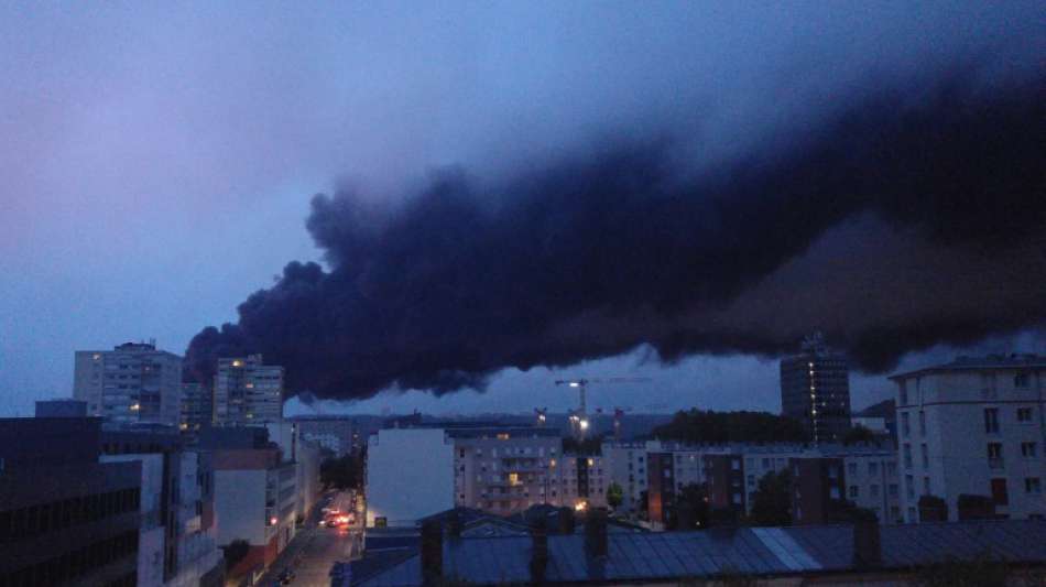 Brand in französischem Chemiewerk droht Seine zu verschmutzen