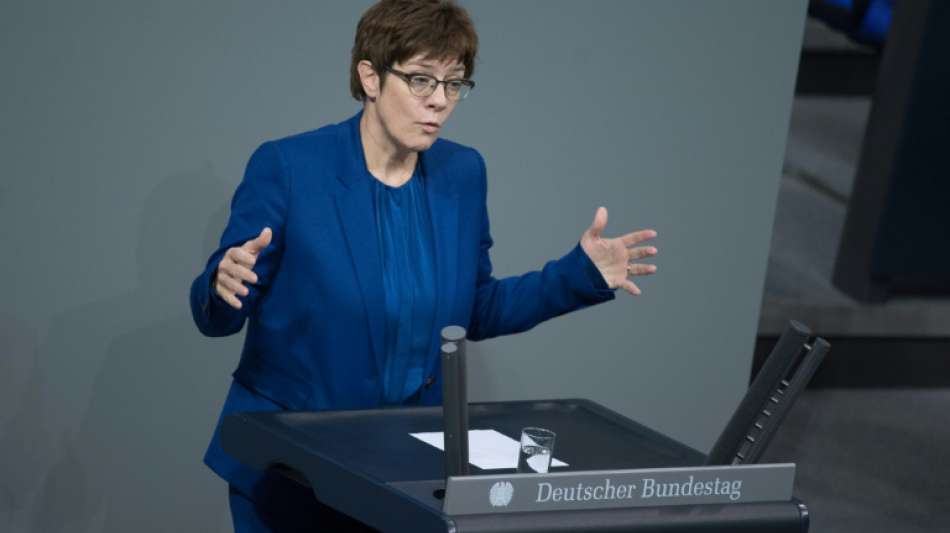Kramp-Karrenbauer will gemeinsam mit Grünen Blockaden für Investiotionen abbauen
