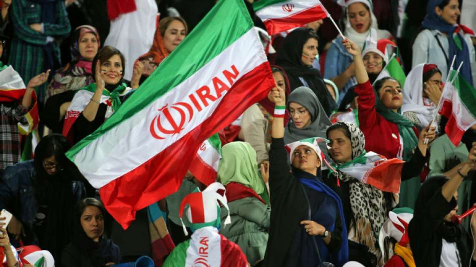 Iranische Frauen dürfen erstmals seit Jahrzehnten Fußballspiel im Stadion sehen