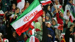 Iranische Frauen dürfen erstmals seit Jahrzehnten Fußballspiel im Stadion sehen
