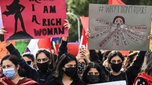 Pakistans Premier sorgt mit Äußerung über Vergewaltigungen für Empörung