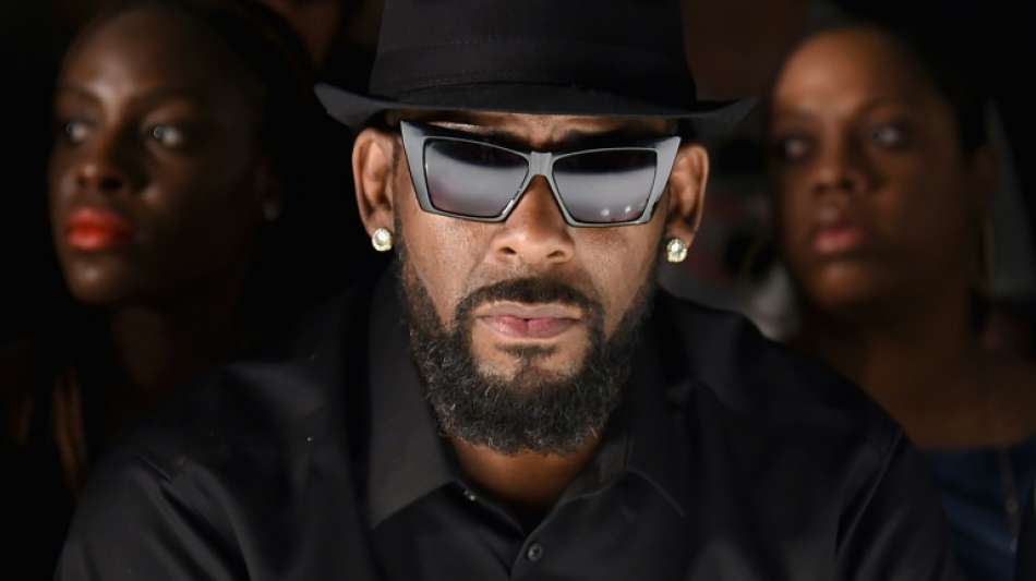 Geschworene im Missbrauchsprozess gegen R. Kelly beginnen mit Beratungen