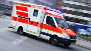 Kunde bei Unfall mit Hähnchengrillwagen in Bremen schwer verletzt