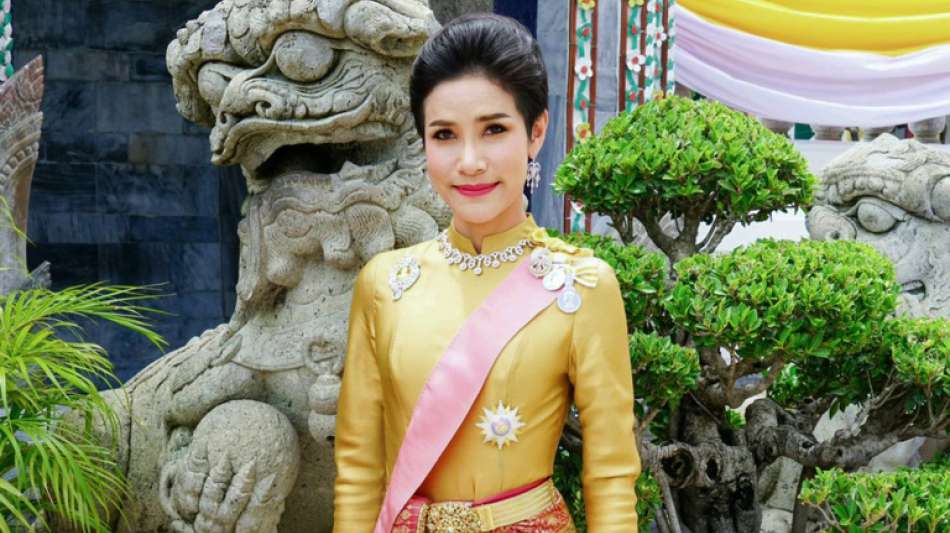 Thailands König entzieht seiner Geliebten alle ihre Titel