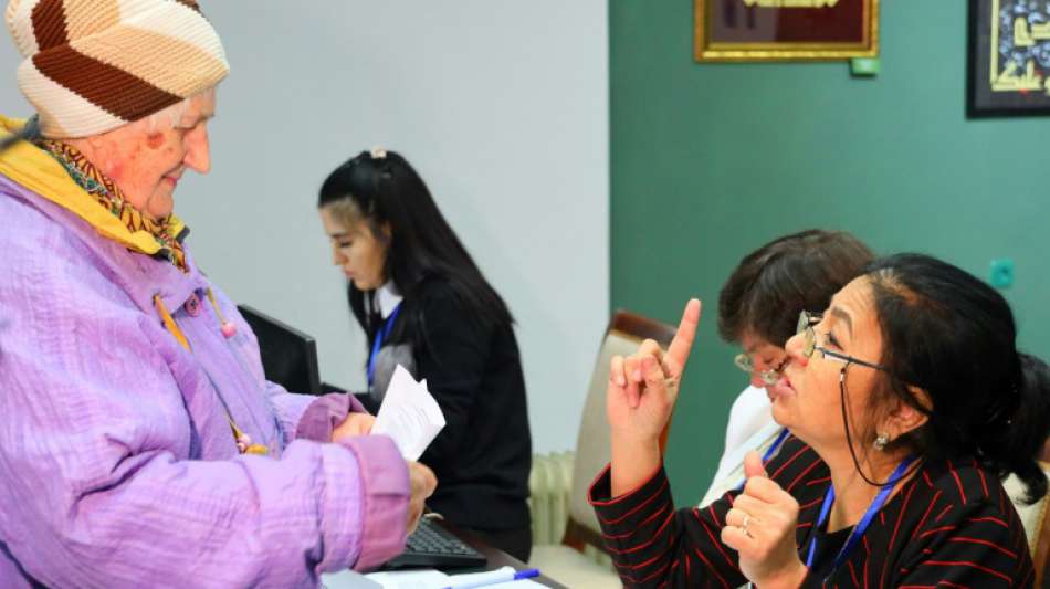 Alle regierungstreuen Parteien erhalten bei Parlamentswahl in Usbekistan Mandate