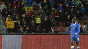 Platzverweis in Prag: Kamara von Kindern ausgebuht 