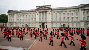 Erster Wachwechsel am Buckingham-Palast seit Beginn der Corona-Pandemie