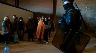 Illegale Silvester-Party mit 2500 Menschen läuft in Frankreich völlig aus dem Ruder