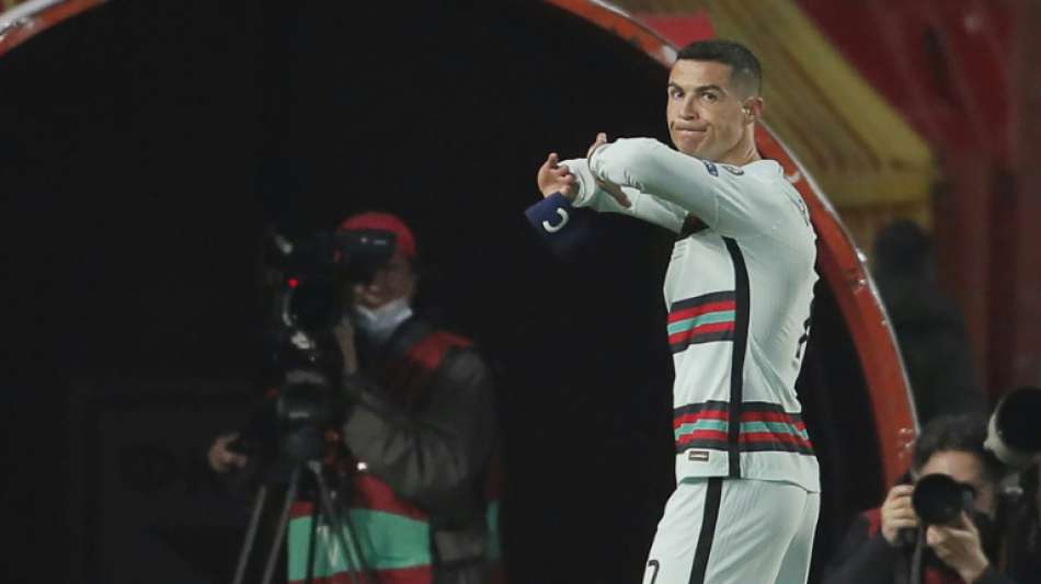 Ronaldos Kapitänsbinde nach Wut-Aktion für 64.000 Euro versteigert