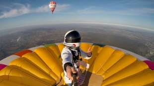 Franzose schwebt auf Hei&szlig;luftballon stehend &uuml;ber 4000 Meter hoch