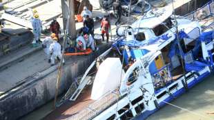 Erste Leichen aus Schiffswrack in Budapest geborgen