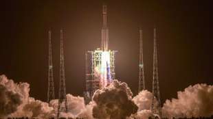 Chinesischer Transporter an Modul der neuen Weltraumstation angedockt