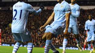 Manchester City ehrt Silva und Kompany mit Statuen