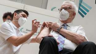 Kretschmann wirbt mit eigener Impfung um Akzeptanz für Vakzine