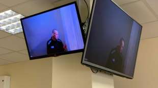 Kreml-Kritiker Nawalny abgemagert zu Anh&ouml;rung vor Gericht erschienen