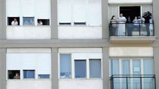 Papst spricht nach OP von Krankenhausbalkon zu Gl&auml;ubigen 