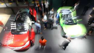 Merkel eröffnet Internationale Automobil-Ausstellung