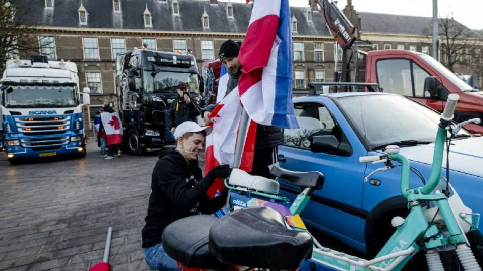 Protestkonvoi blockiert Zentrum von Den Haag