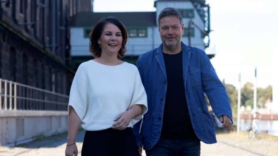Gr&uuml;nen-Spitze schw&ouml;rt Partei auf schwierigen Prozess der Regierungsbildung ein