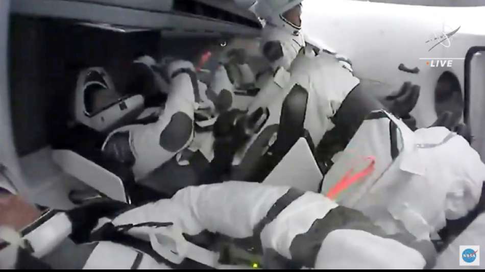 SpaceX-Astronauten an der Raumstation ISS angekommen