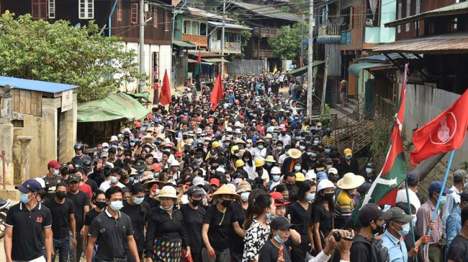 Tausende Demonstranten rufen in Myanmar zu "Frühlingsrevolution" auf