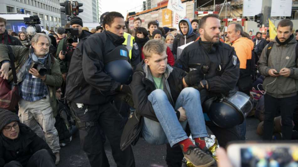 Polizei beginnt mit Räumung des Potsdamer Platzes