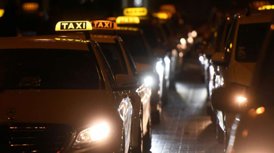 Scheuer: Taxi-Trennscheiben zwischen Fahrer und Fahrgast "schützen beide"