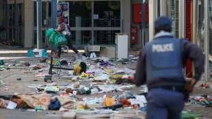 S&uuml;dafrika entsendet nach t&ouml;dlichen Ausschreitungen Soldaten in Unruhe-Provinzen