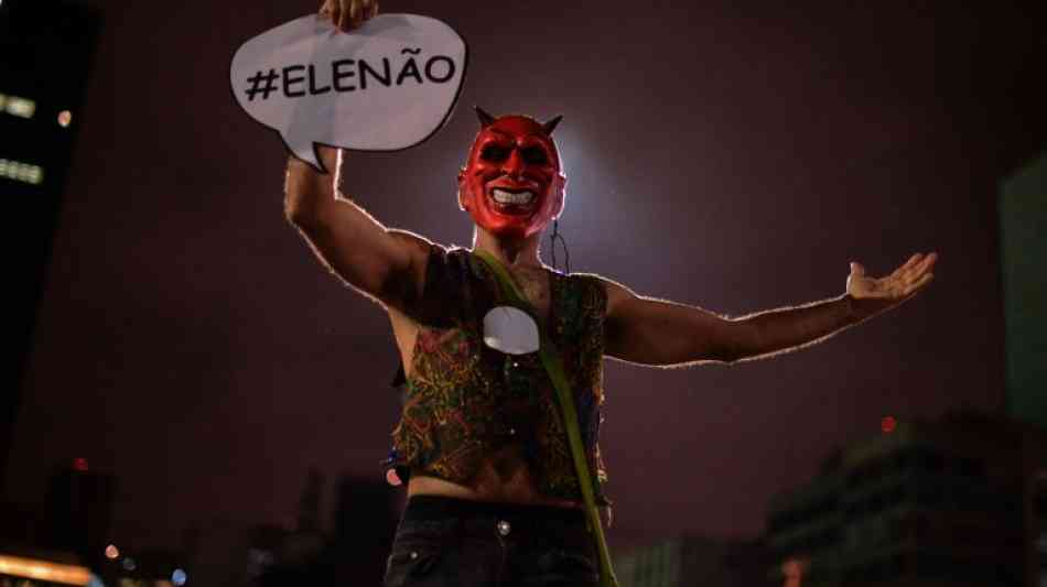Hunderttausende Frauen demonstrieren in Brasilien gegen Bolsonaro