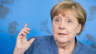 Merkel spricht Menschen &uuml;ber Corona-Erfahrungen
