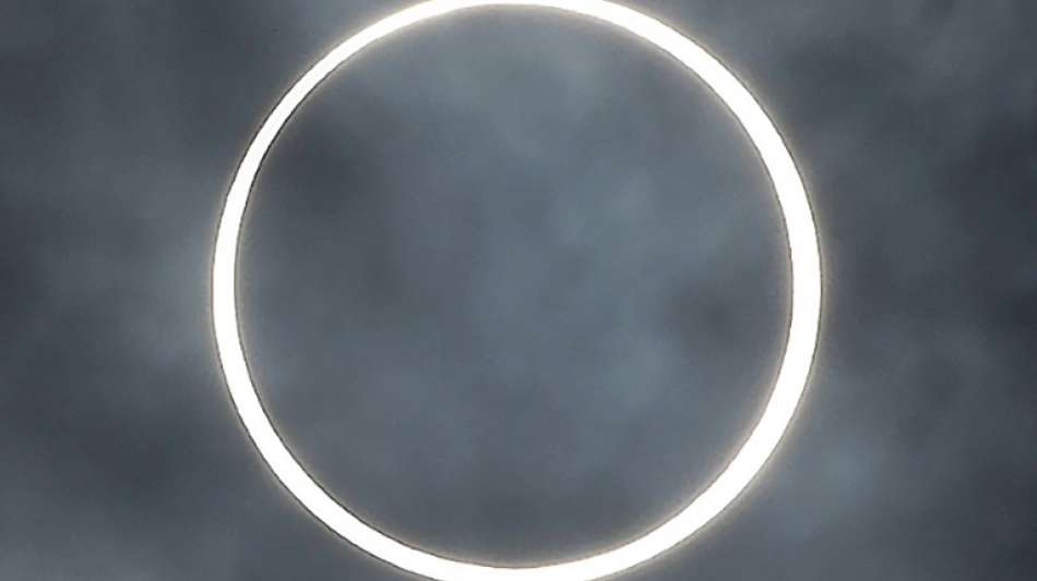 Menschen in weiten Teilen Asiens bestaunen ringförmige Sonnenfinsternis