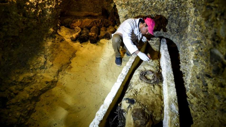 Ägyptische Archäologen öffnen in Live-Sendung Sarkophag mit gut erhaltener Mumie