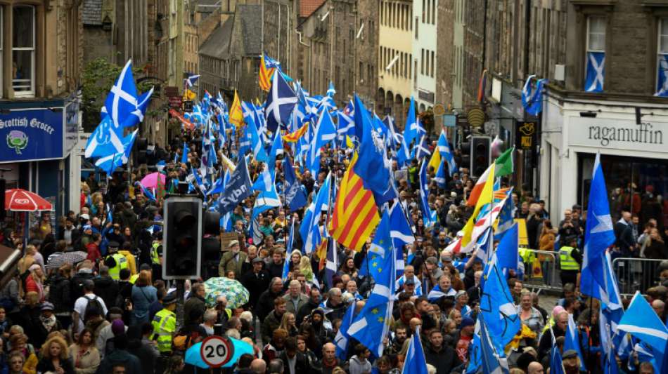 Tausende Schotten demonstrieren für Unabhängigkeit von Großbritannien