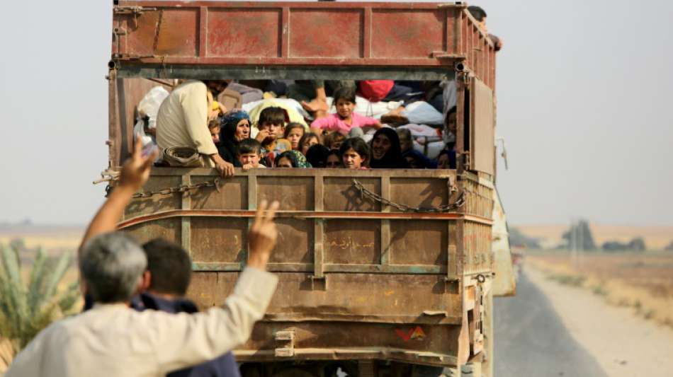 Hunderte syrische Kurden fliehen in den Irak