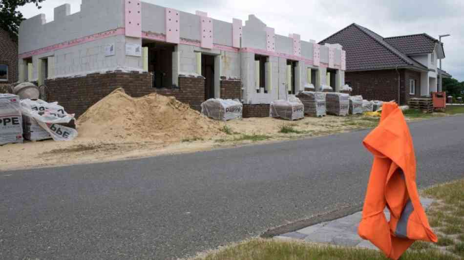 Umfrage: Drei von vier Eigenheimen werden teurer als geplant