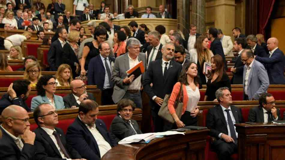 Kataloniens Regierung unterzeichnet Gesetz zu Unabh