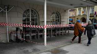 Mehrere tausend Menschen demonstrieren in Österreich gegen Corona-Lockdown 