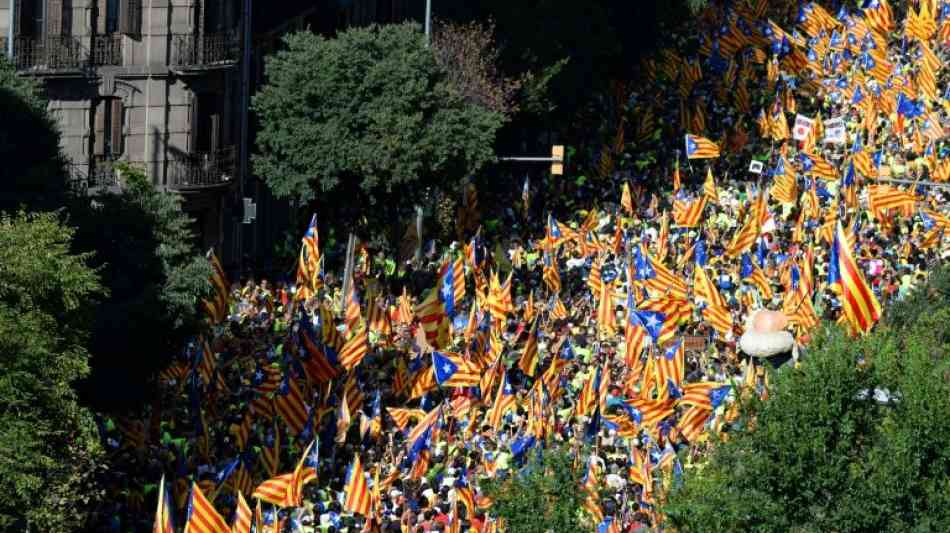 Zehntausende Katalanen demonstrieren f