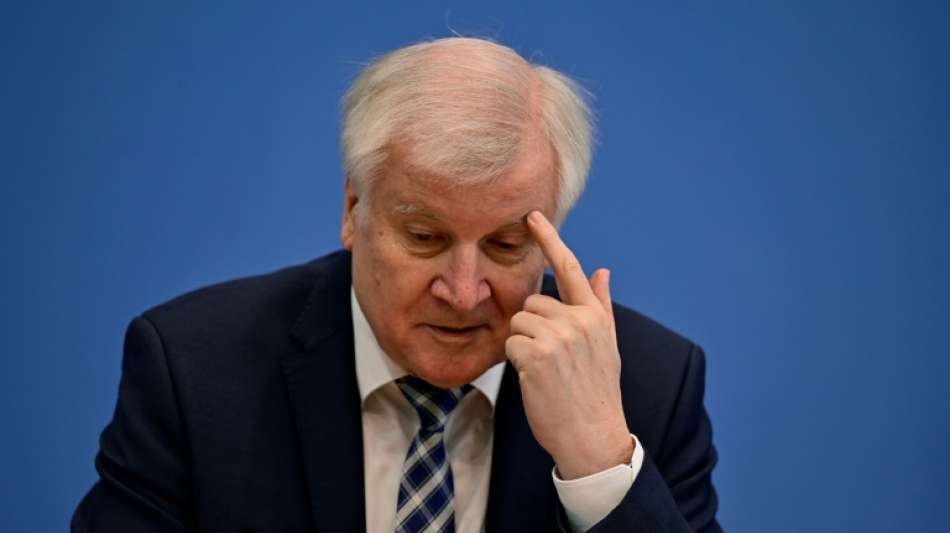 Seehofer h&auml;lt an Abschiebungen nach Afghanistan fest