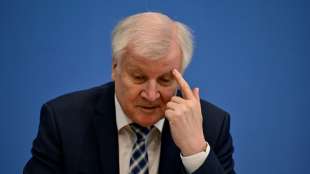 Seehofer h&auml;lt an Abschiebungen nach Afghanistan fest