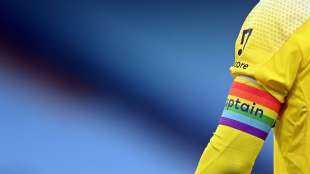 BVB f&uuml;r mehr Vielfalt: Sponsorenlogo als Regenbogen